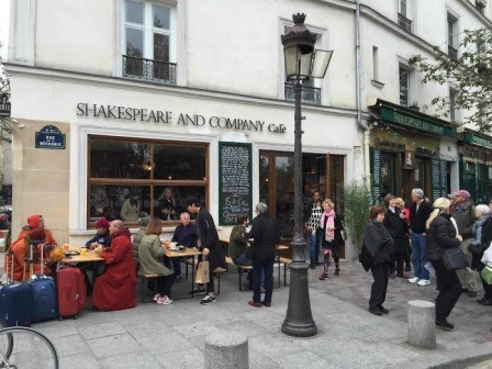 Shakespeare and Company Café