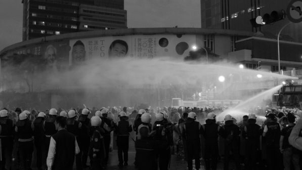 反核現場的夜晚。(臺北忠孝西路,2014)