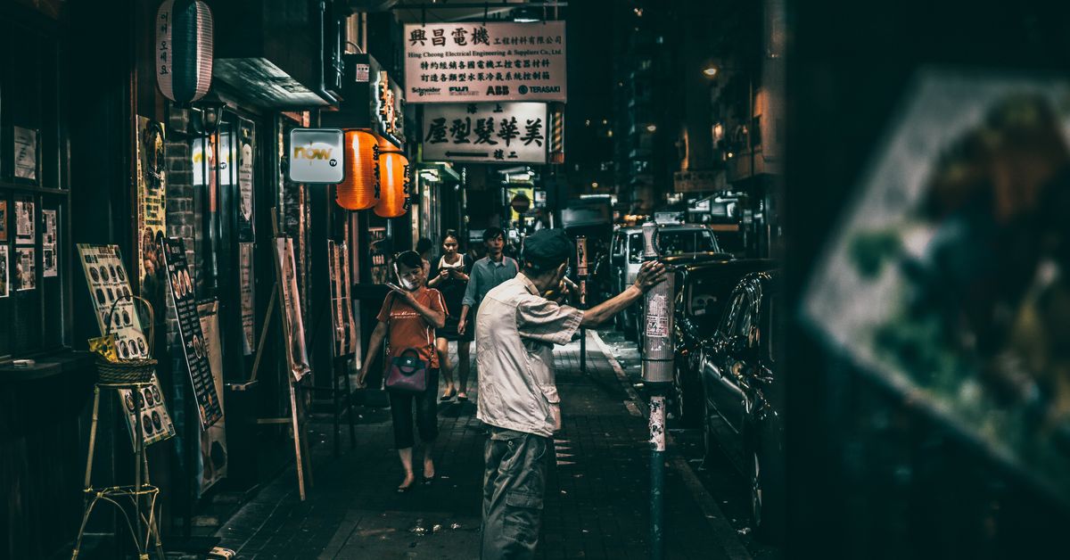 不止聚焦案件,也反應時代大事、複雜人性,標誌香港在地風貌──陳浩基的《13.67》