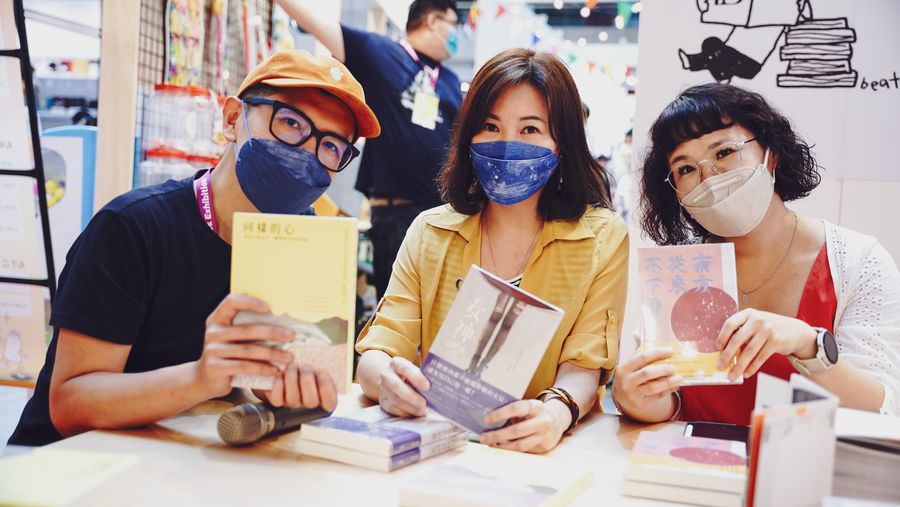 【獻給未來,楊牧思想的航海圖】之七:山路上的小說家,懷抱《同樣的心》