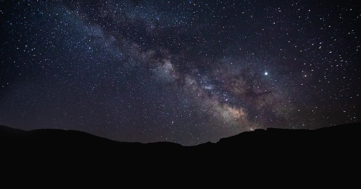 成為擁有自我意識的星塵?愛使我們變成平凡又獨特的存在