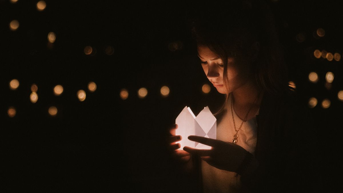 【讀者舉手】最時髦的工作,最崩毀的結果:《鐳女孩》