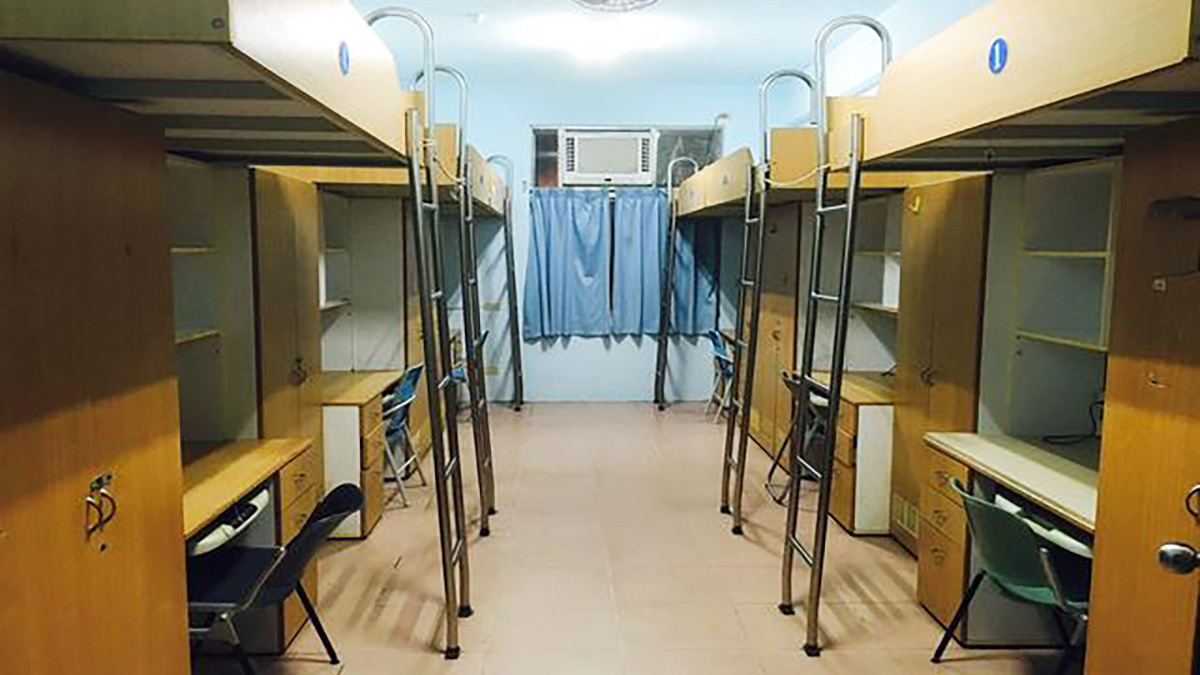 晚上睡覺時,要記得把椅子靠進去,否則……(校園傳說!慎入!)