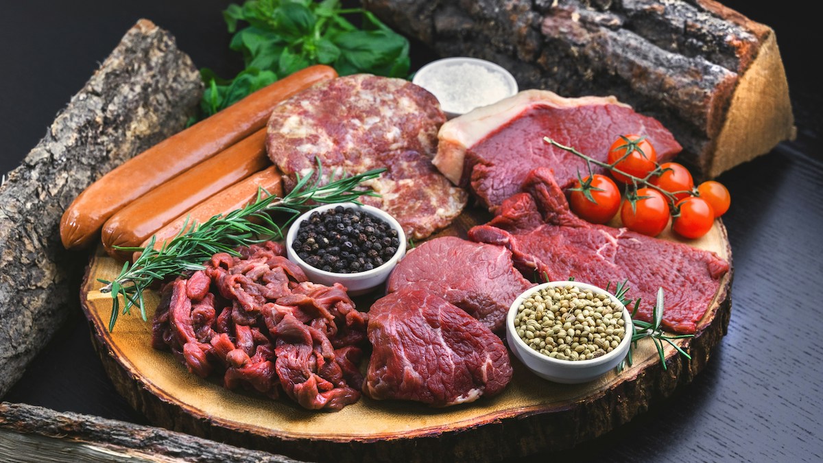 「生肉只要新鮮，吃了就不會食物中毒」──是錯誤觀念！