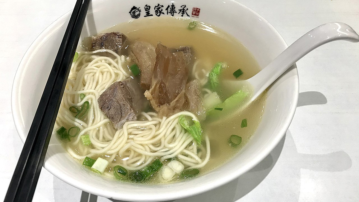這些牛肉麵店，存在著一條因口味而劃分出來的界線