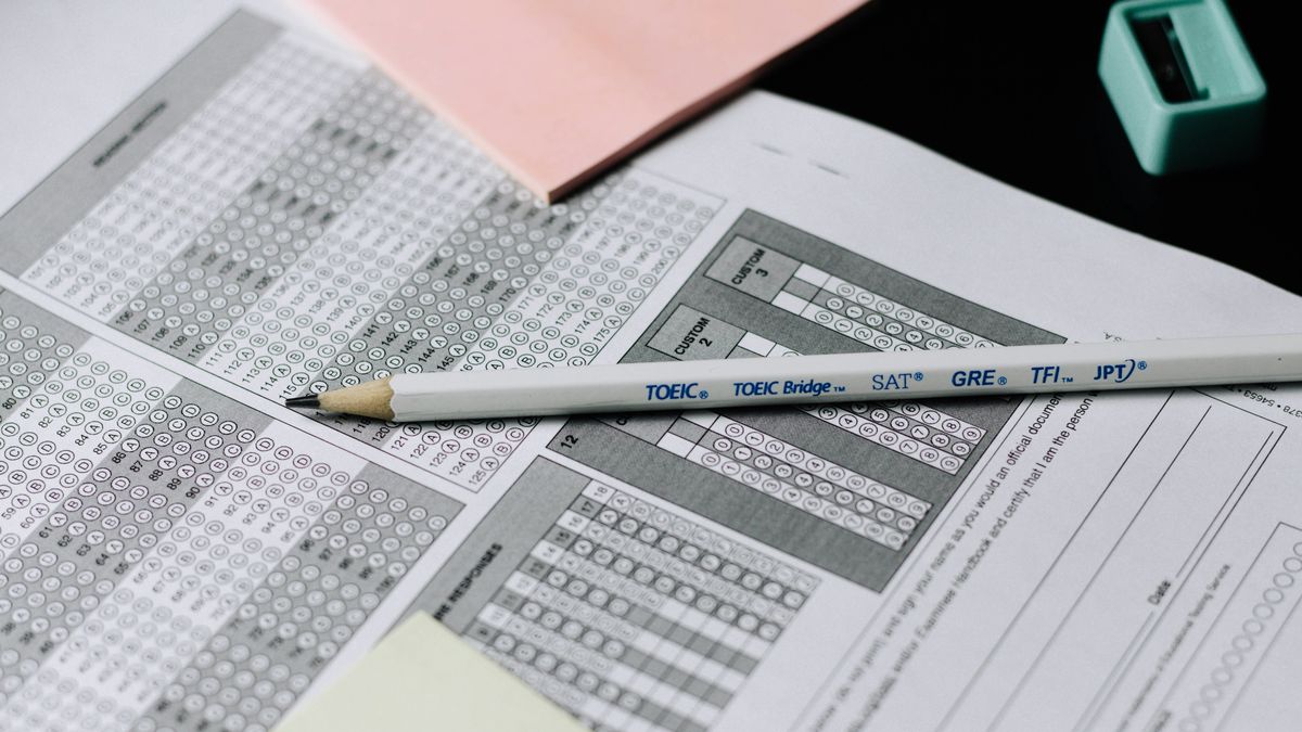 【讀者舉手】自信爆棚、偷雞摸狗、經濟誘惑、學位至上:《模犯生》