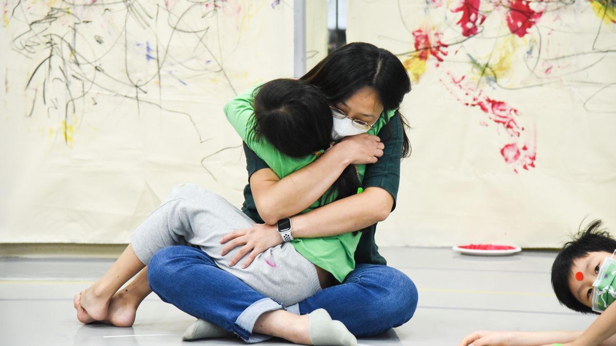 【雲門教室動起來讀】《想要被擁抱的仙人掌》:擁抱,超越語言的力量