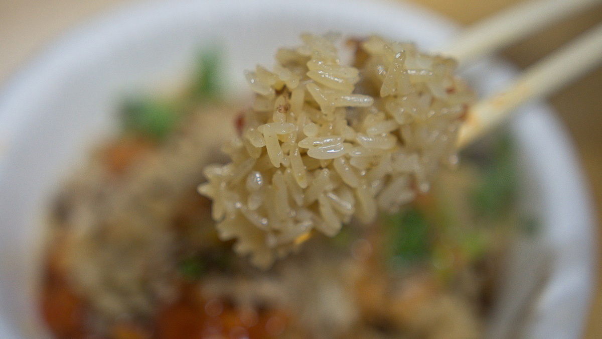 「油飯」在台灣人的飲食文化中扮演重要角色?