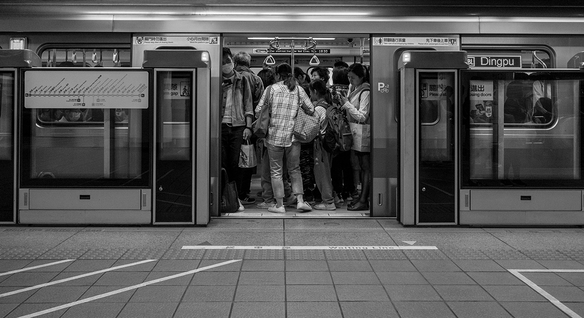 為什麼老是有人愛擋住車門?