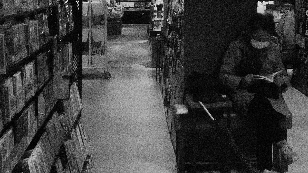 書店員未解謎團：老奶奶為何堅持買「雙份」少女漫？