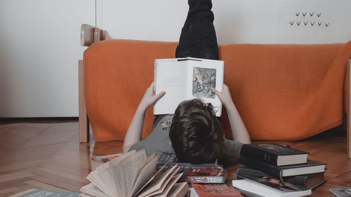 【讀者舉手】一年讀七百本書還寫書評!《快速抓重點,過目不忘的閱讀術》