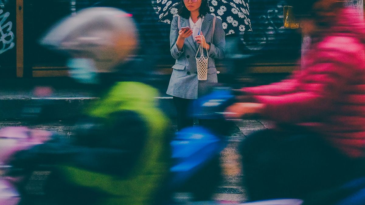 【讀者舉手】荒涼盛世中的微塵:閱讀房慧真《草莓與灰燼》