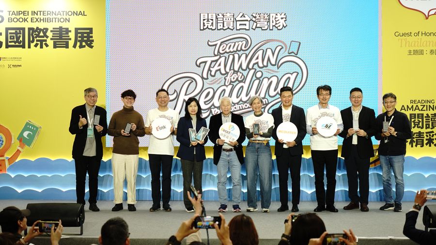 Readmoo 讀墨電子書攜手聯發科、元太科技,閱讀台灣隊成立!MIT 新機:手機型閱讀器 mooInk Chill 正式亮相!