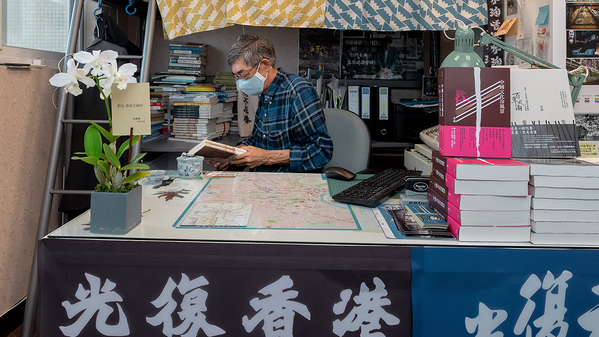 只是賣幾本書,竟然要判刑十年?揭開中國最敏感的底線。