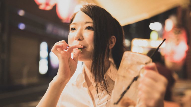 【一週E書】用食物填充人生最空虛的時刻吧，朋友。《解酒料理》