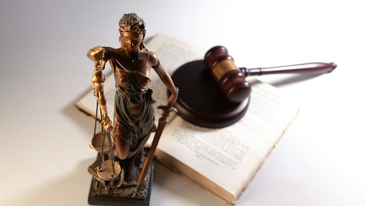 【讀者舉手】法律上的處罰是否能真正使人改過向善？或許以同理心與慈悲心也能扭轉命運：《法槌下的仁慈》