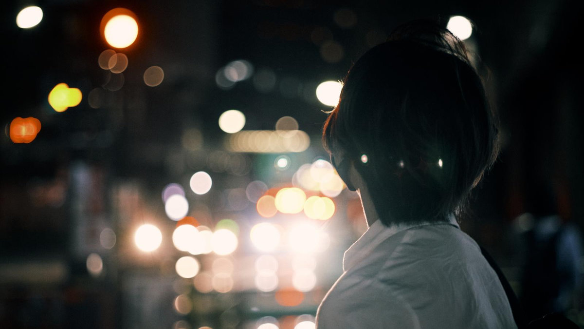 【讀者舉手】一人裝傻、搭檔吐槽:《帶錯護身符的夜晚》