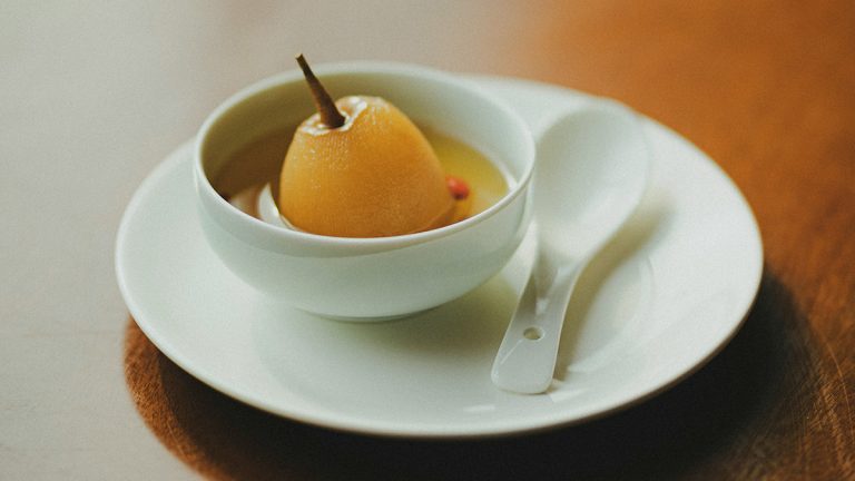 細姨端上來的「川貝水梨湯」，為什麼千金連碰都不敢碰？